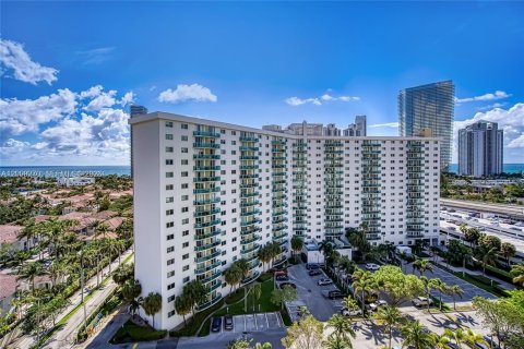 Copropriété à vendre à Sunny Isles Beach, Floride: 1 chambre, 93.37 m2 № 2073718 - photo 9