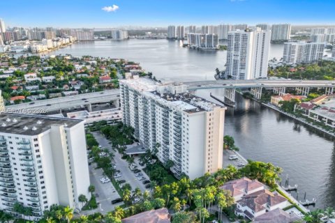 Copropriété à vendre à Sunny Isles Beach, Floride: 1 chambre, 93.37 m2 № 2073718 - photo 13
