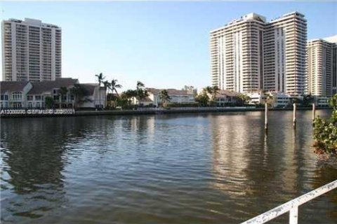 Copropriété à vendre à Sunny Isles Beach, Floride: 1 chambre, 93.37 m2 № 2073718 - photo 16