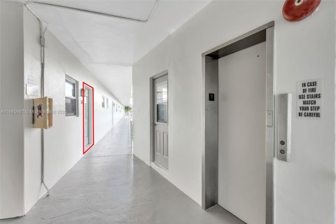 Condominio en alquiler en Lauderdale Lakes, Florida, 1 dormitorio, 63.55 m2 № 2015879 - foto 18