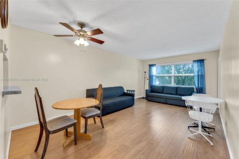 Condominio en alquiler en Lauderdale Lakes, Florida, 1 dormitorio, 63.55 m2 № 2015879 - foto 2