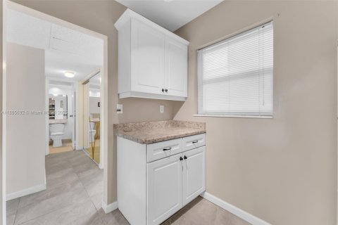 Condominio en alquiler en Lauderdale Lakes, Florida, 1 dormitorio, 63.55 m2 № 2015879 - foto 6