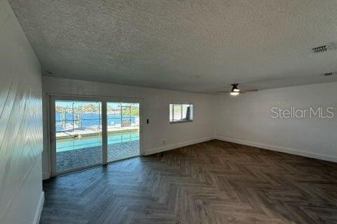 Casa en venta en New Port Richey, Florida, 3 dormitorios, 148.46 m2 № 1592605 - foto 4