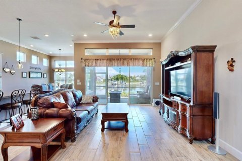 Villa ou maison à vendre à Apollo Beach, Floride: 4 chambres, 283.54 m2 № 1556091 - photo 7