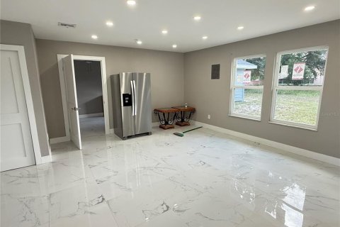House in Mascotte, Florida 6 bedrooms, 279.45 sq.m. № 1847307 - photo 30