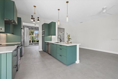 House in Nokomis, Florida 3 bedrooms, 176.89 sq.m. № 1681702 - photo 6