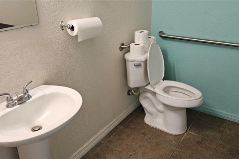 Propiedad comercial en venta en Winter Haven, Florida, 682 m2 № 2199428 - foto 13