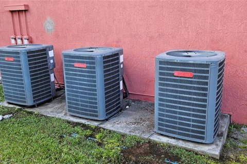Propiedad comercial en venta en Winter Haven, Florida, 682 m2 № 2199428 - foto 25