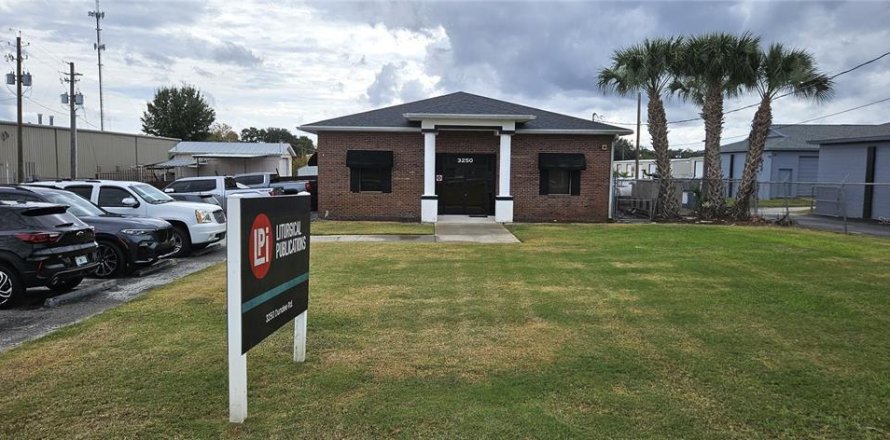 Propiedad comercial en Winter Haven, Florida 682 m2 № 2199428