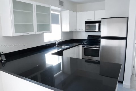 Condo in Miami, Florida, 1 bedroom  № 2087081