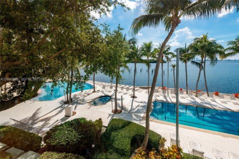 Condo in Miami, Florida, 1 bedroom  № 2087081 - photo 11