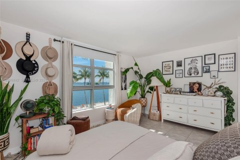 Condo in Miami, Florida, 1 bedroom  № 2087081 - photo 9