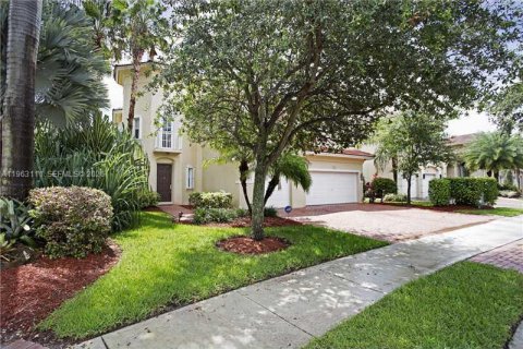 Villa ou maison à louer à Doral, Floride: 5 chambres, 344.02 m2 № 2024207 - photo 2