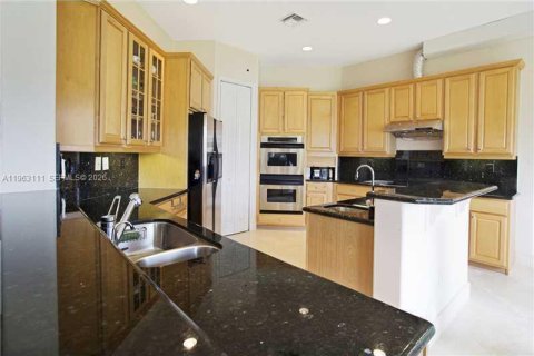 Villa ou maison à louer à Doral, Floride: 5 chambres, 344.02 m2 № 2024207 - photo 7