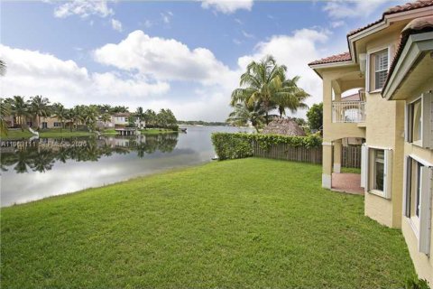 Villa ou maison à louer à Doral, Floride: 5 chambres, 344.02 m2 № 2024207 - photo 18