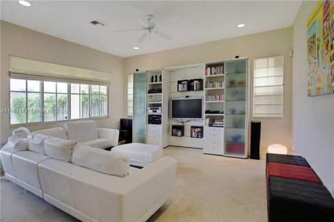 Villa ou maison à louer à Doral, Floride: 5 chambres, 344.02 m2 № 2024207 - photo 15