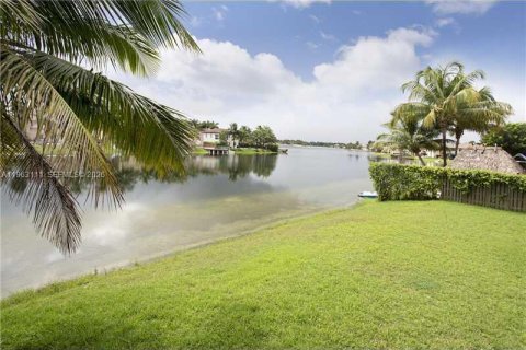 Villa ou maison à louer à Doral, Floride: 5 chambres, 344.02 m2 № 2024207 - photo 17