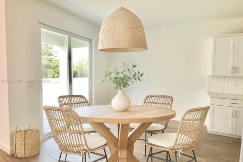 Casa en venta en Jensen Beach, Florida, 4 dormitorios, 169.83 m2 № 2001722 - foto 8