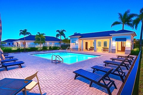 Casa en venta en Jensen Beach, Florida, 4 dormitorios, 169.83 m2 № 2001722 - foto 4