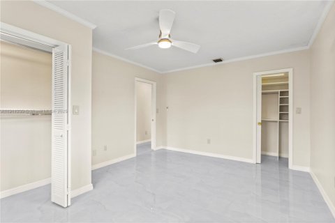 Casa en venta en Davie, Florida, 4 dormitorios, 203.64 m2 № 1968364 - foto 17