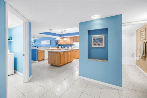 Condo in Redington Beach, Florida, 3 bedrooms  № 2106660 - photo 27