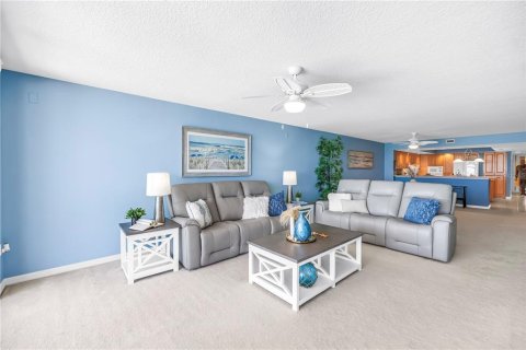 Condo in Redington Beach, Florida, 3 bedrooms  № 2106660 - photo 12