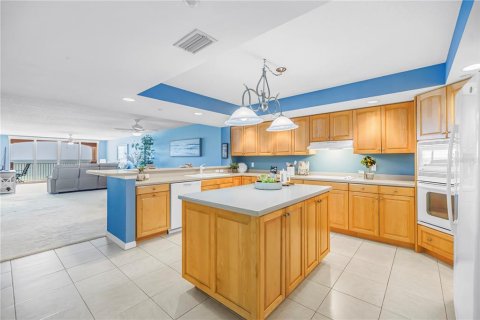 Condo in Redington Beach, Florida, 3 bedrooms  № 2106660 - photo 5