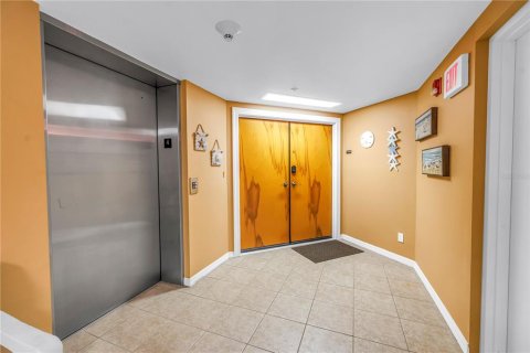 Condo in Redington Beach, Florida, 3 bedrooms  № 2106660 - photo 29