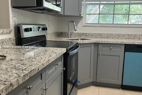 Condominio en venta en Pembroke Pines, Florida, 2 dormitorios, 79.34 m2 № 1958299 - foto 2