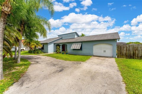 House in Homestead, Florida 3 bedrooms, 150.59 sq.m. № 1775180 - photo 3