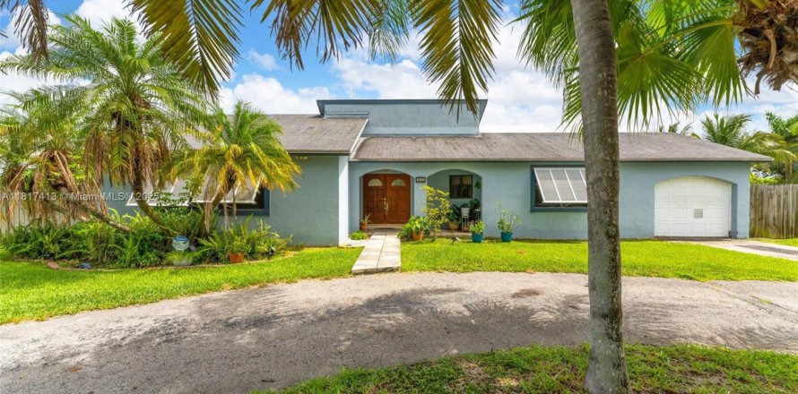 House in Homestead, Florida 3 bedrooms, 150.59 sq.m. № 1775180