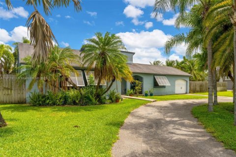 House in Homestead, Florida 3 bedrooms, 150.59 sq.m. № 1775180 - photo 2
