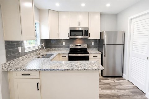 Apartment in Sarasota, Florida 2 bedrooms, 103.59 sq.m. № 2228218 - photo 5