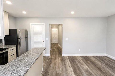 Apartment in Sarasota, Florida 2 bedrooms, 103.59 sq.m. № 2228218 - photo 3