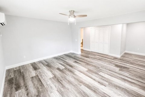 Apartment in Sarasota, Florida 2 bedrooms, 103.59 sq.m. № 2228218 - photo 9