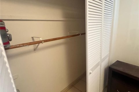 Снять в аренду виллу или дом в Майами, Флорида 3 спальни, 219.16м2, № 2042600 - фото 9