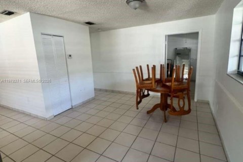 Снять в аренду виллу или дом в Майами, Флорида 3 спальни, 219.16м2, № 2042600 - фото 7