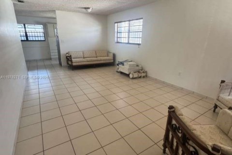 Снять в аренду виллу или дом в Майами, Флорида 3 спальни, 219.16м2, № 2042600 - фото 13