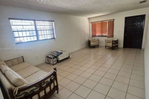 Снять в аренду виллу или дом в Майами, Флорида 3 спальни, 219.16м2, № 2042600 - фото 11