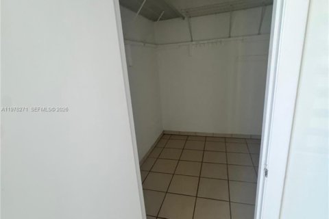 Снять в аренду виллу или дом в Майами, Флорида 3 спальни, 219.16м2, № 2042600 - фото 8