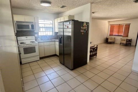 Снять в аренду виллу или дом в Майами, Флорида 3 спальни, 219.16м2, № 2042600 - фото 12