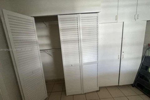 Снять в аренду виллу или дом в Майами, Флорида 3 спальни, 219.16м2, № 2042600 - фото 14