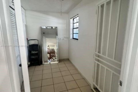 Снять в аренду виллу или дом в Майами, Флорида 3 спальни, 219.16м2, № 2042600 - фото 15