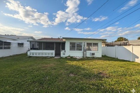 Villa ou maison à vendre à Tamarac, Floride: 2 chambres, 93.65 m2 № 2025476 - photo 11