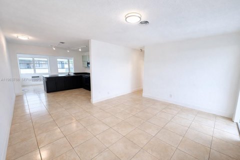 Villa ou maison à vendre à Tamarac, Floride: 2 chambres, 93.65 m2 № 2025476 - photo 10