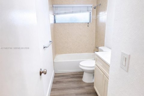 Villa ou maison à vendre à Tamarac, Floride: 2 chambres, 93.65 m2 № 2025476 - photo 3