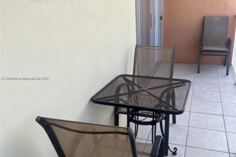 Condo in North Miami Beach, Florida, 1 bedroom № 1943335 - photo 15