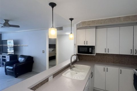 Condo in North Miami Beach, Florida, 1 bedroom  № 1943335