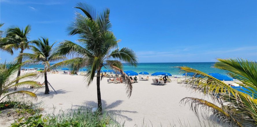Condo in Hallandale Beach, Florida, 2 bedrooms № 2278312