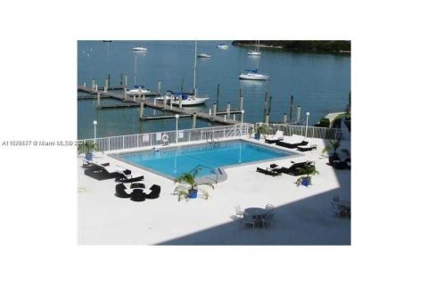 Condo in North Bay Village, Florida  № 1954929 - photo 6